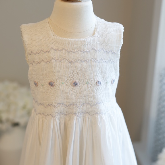 Strasburg White Smocked Embroidery Girls Cotton Sundress Spring Portrait Size 4 - Picture 2 of 7